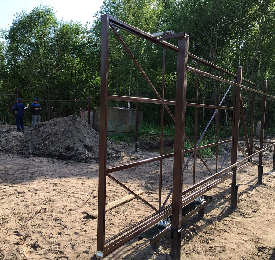 Варианты ворот на винтовых сваях в Челябинской области